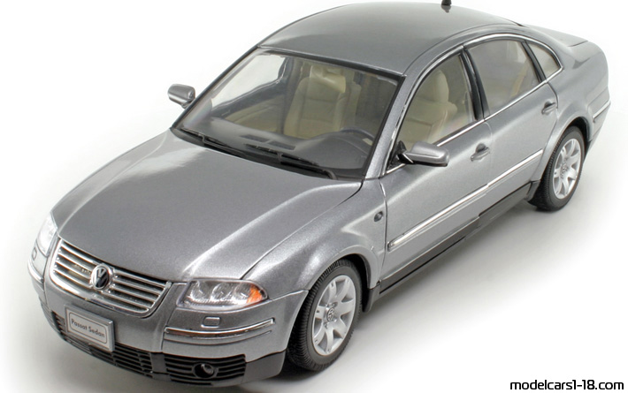 2001 - Volkswagen Passat V6 4Motion Welly 1/18 - Front left side