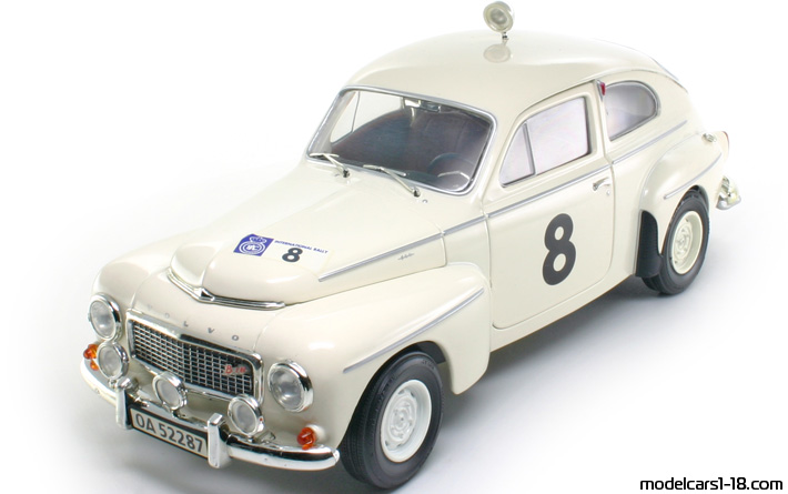 1964 - Volvo PV544 Revell 1/18 - Front left side