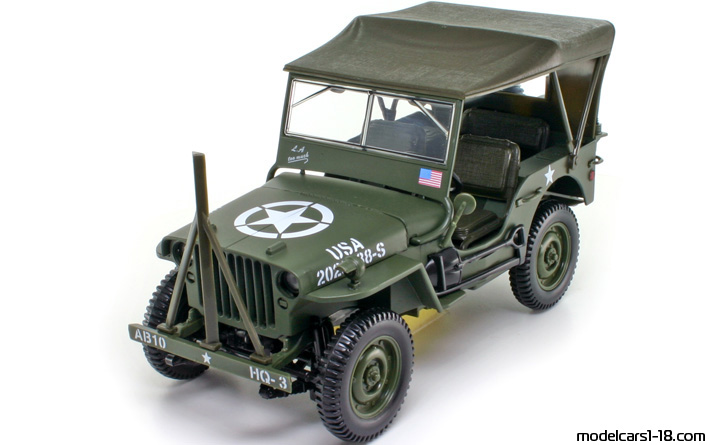 1942 - Willys Jeep Solido 1/18 - Front left side