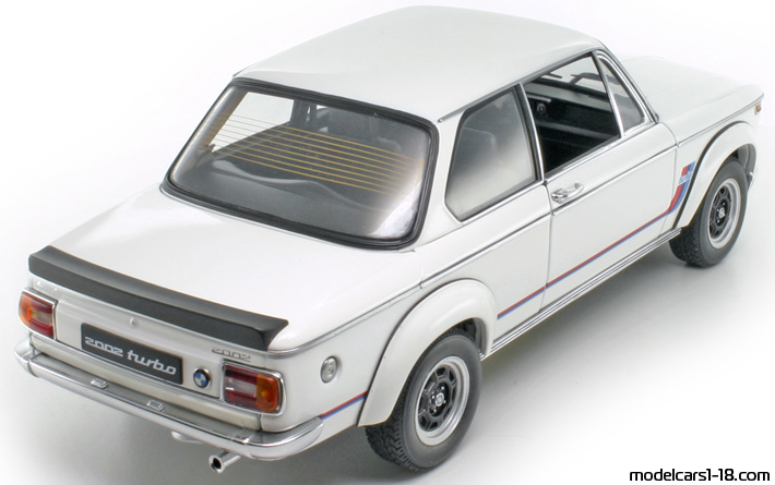 BMW 2002 Turbo (coupe) 1973 AutoArt 1/18 - Details