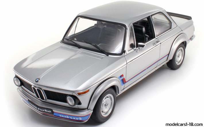 BMW 2002 Turbo (coupe) 1973 AutoArt 1/18 - Details