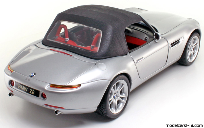 BMW Z8 (E52) (cabrio) 2000 Kyosho 1/18 - Details