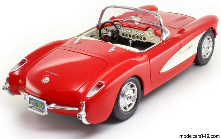 1957 - Chevrolet Corvette C1 cabrio Bburago 1/18 - Details