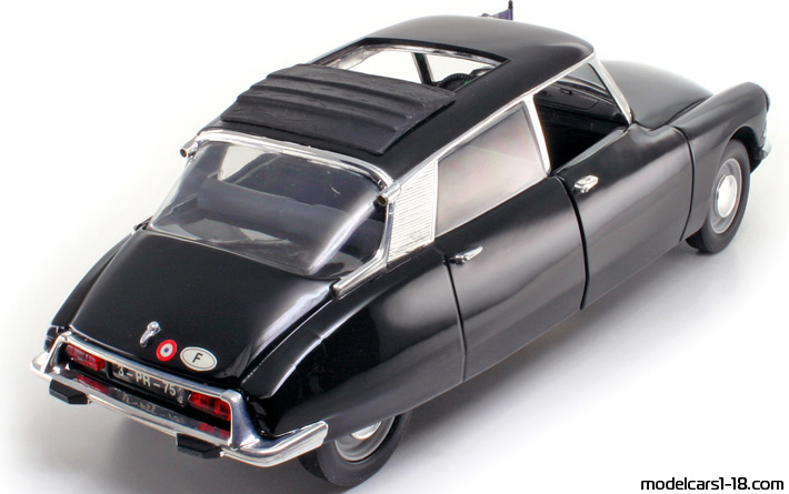 File:Citroen DS19 (1956) in 1-18 scale by Solido in their Prestige series  (15262351767).jpg - Wikipedia