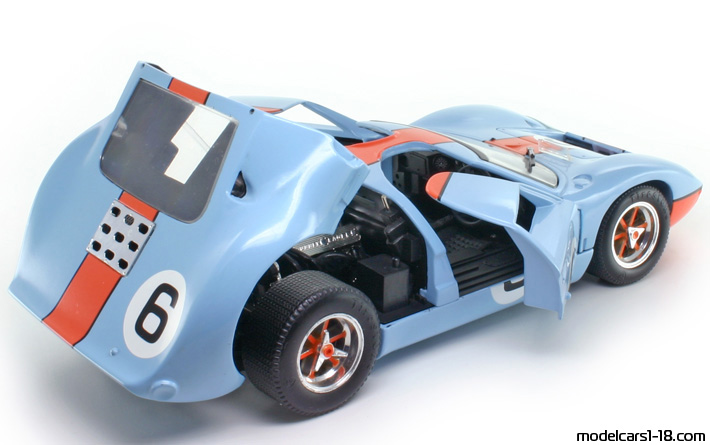 Ford GT40 (coupe) 1966 Universal Hobbies 1/18 - Details