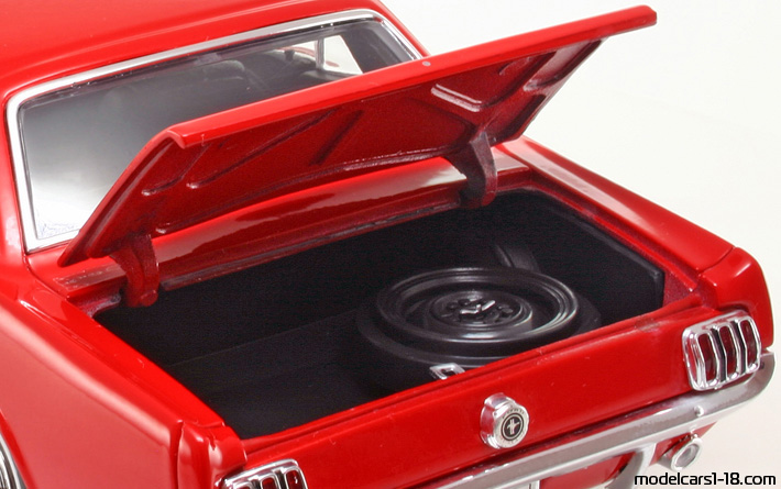 1964 - Ford Mustang coupe Welly 1/18 - Details