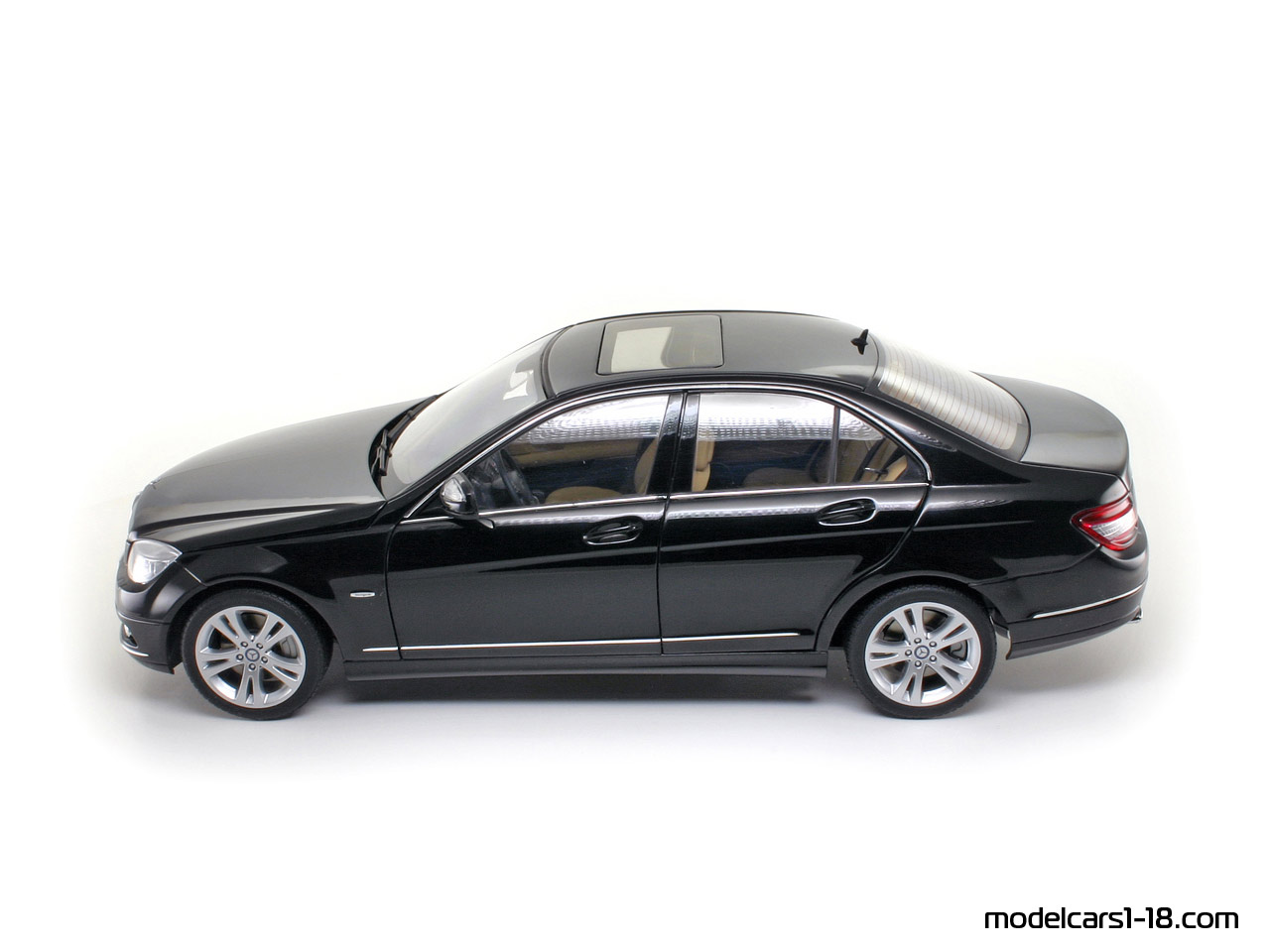 Mercedes C (W204) (sedan) 2007 AutoArt 1/18 - Gallery