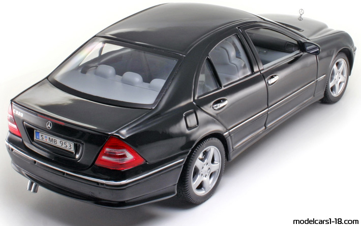 Mercedes C 320 (W203) (sedan) 2000 Welly 1/18 - Details